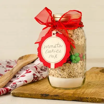 23 Mason Jar Cookies That Make Adorable Gifts