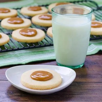 Cuban Sugar Cookies (Torticas de Moron) with Dulce de Leche | Magnolia Days