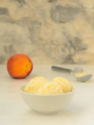 Peaches and Cream Frozen Yogurt | Magnolia Days