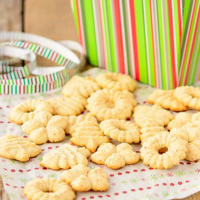 Norwegian Almond Cookies | Magnolia Days