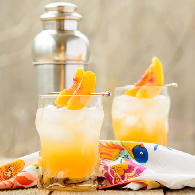 Sparkling Peach Cocktail | Magnolia Days