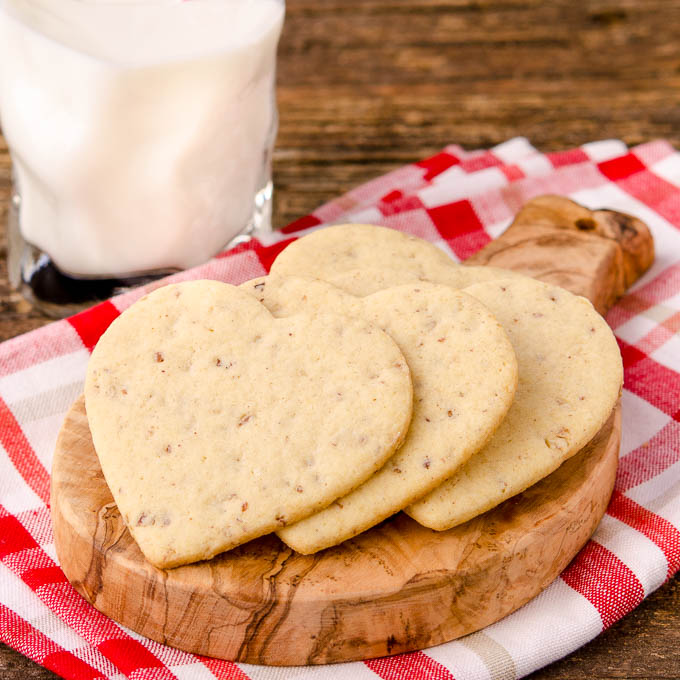 Sour Cream Pecan Sandies Cookies | Magnolia Days