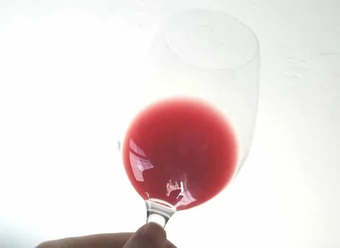 Cloudy Bay Pinot Noir 2014 color in a wine glass